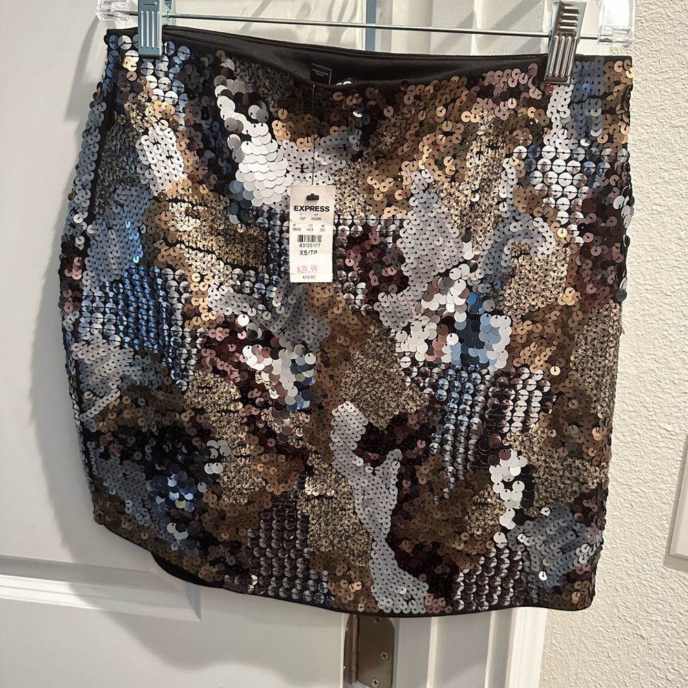 Sequence short skirt